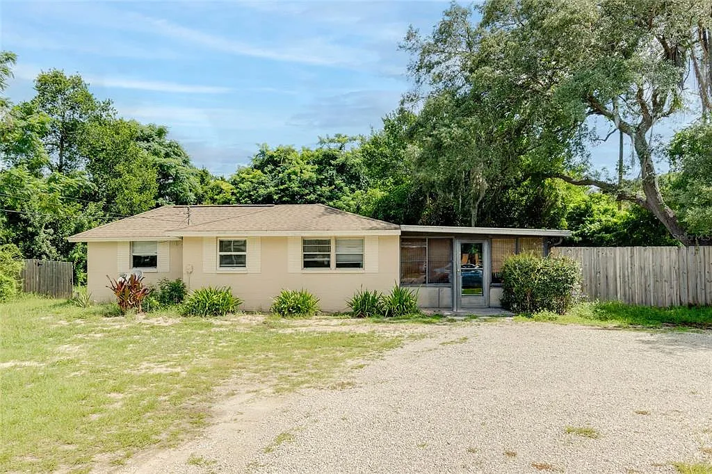 2 bed, 1.0 bath, 1077 sqft, $1,775 — Photo 1