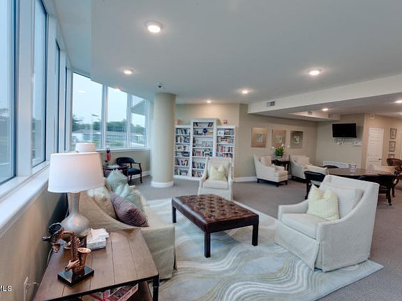 4th image of 2668 Beach Blvd