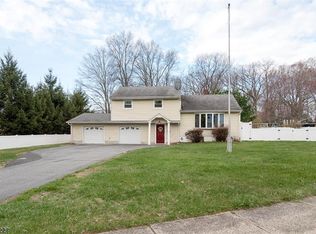 9 Robert Ct, Roxbury Twp, NJ 07876