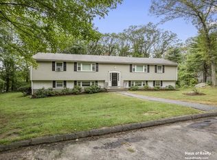 128 Cheryl Ln APT 2L, Holliston, MA 01746