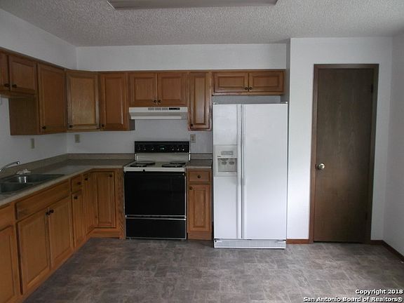 4th image of 9611 Manzano St