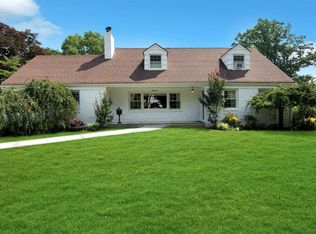 18 Addison Ln, Greenvale, NY 11548