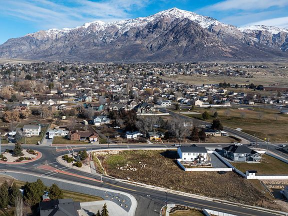 2nd image of 641 W Elberta Dr