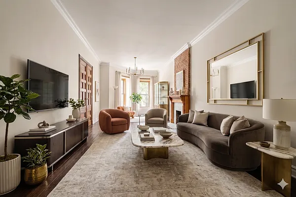 Living room, photo 2