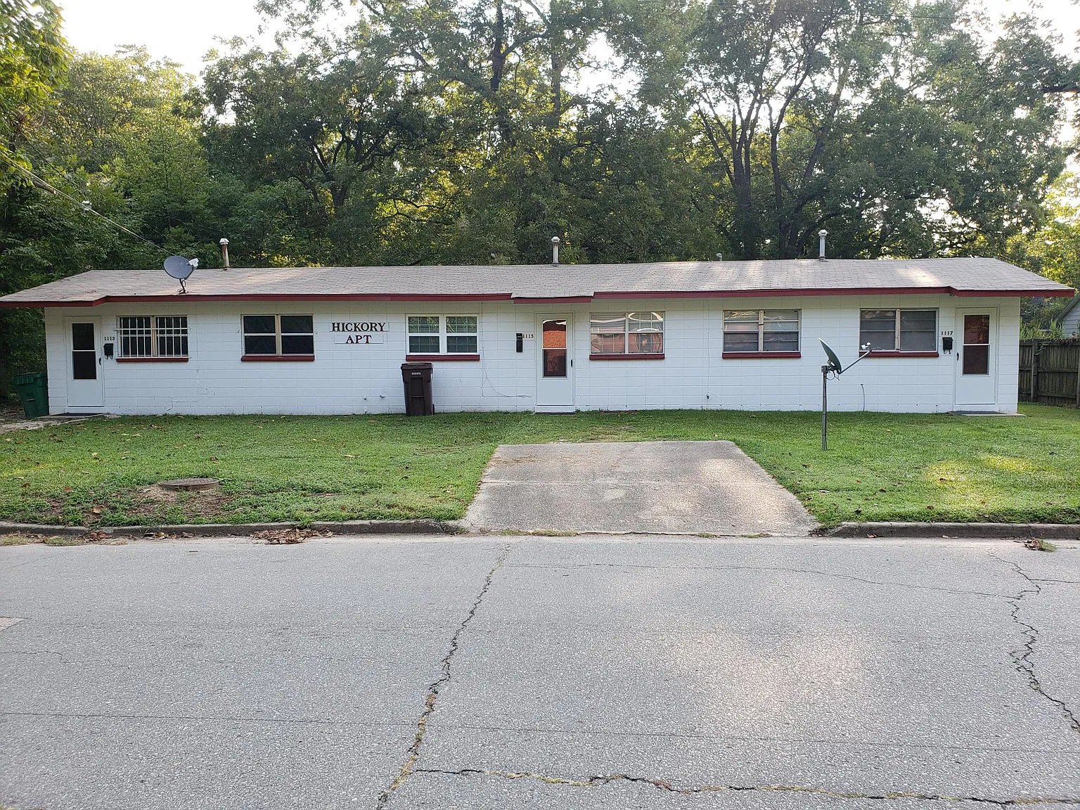 1113 S Hickory St — Photo 1