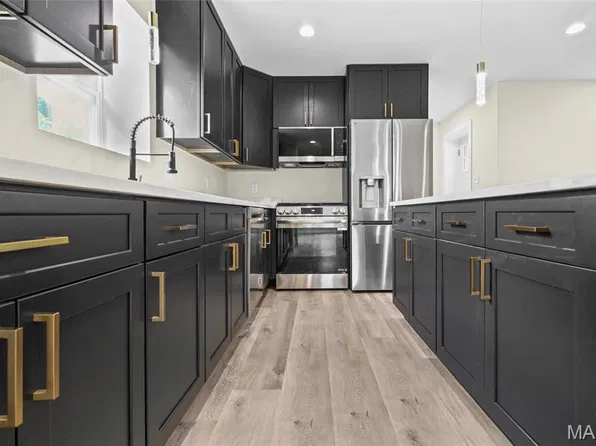 107 Woodstock Rd, Saint Louis, MO 63135
