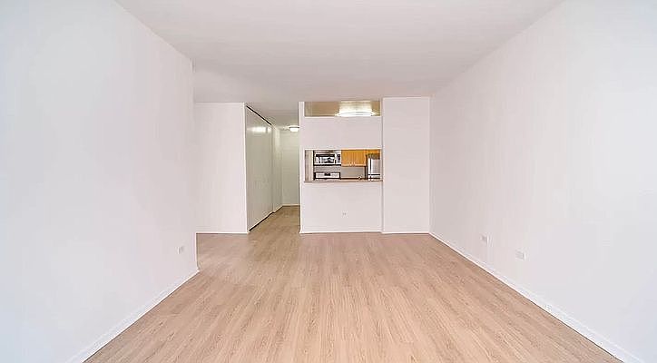 1st image of 350 W 38th St #5K