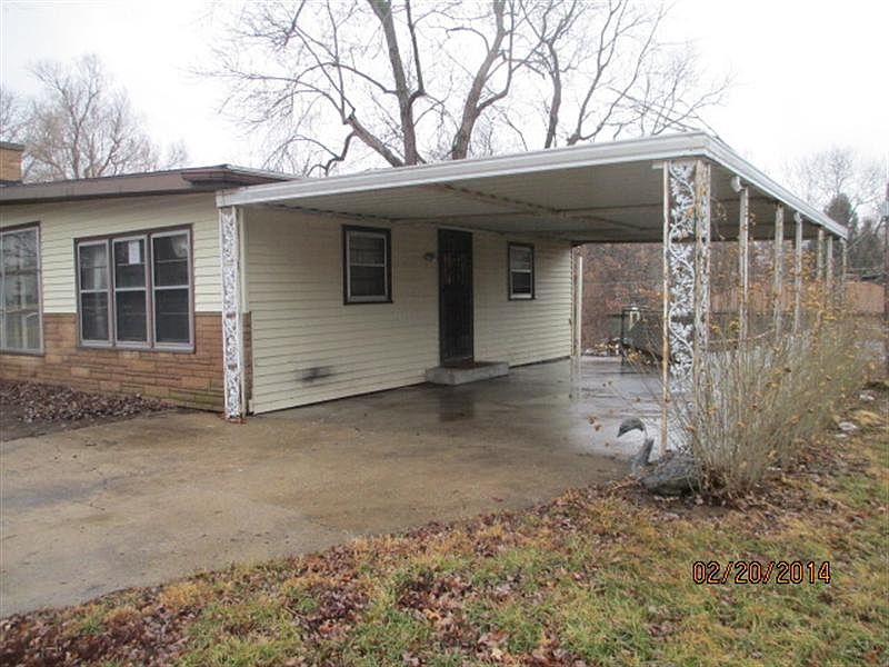 2nd image of 109 O E Ave