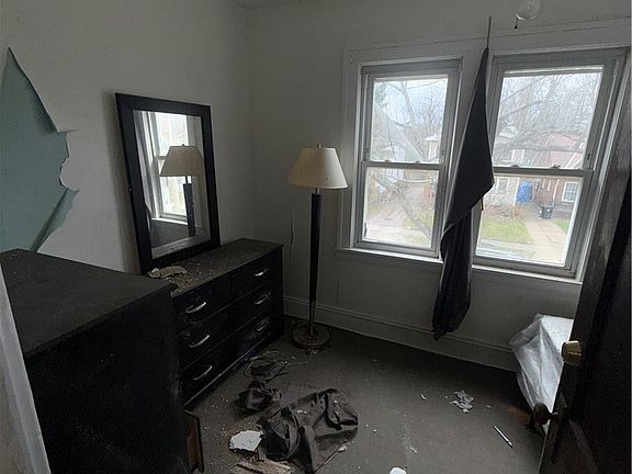 3rd image of 3025 E 128th St