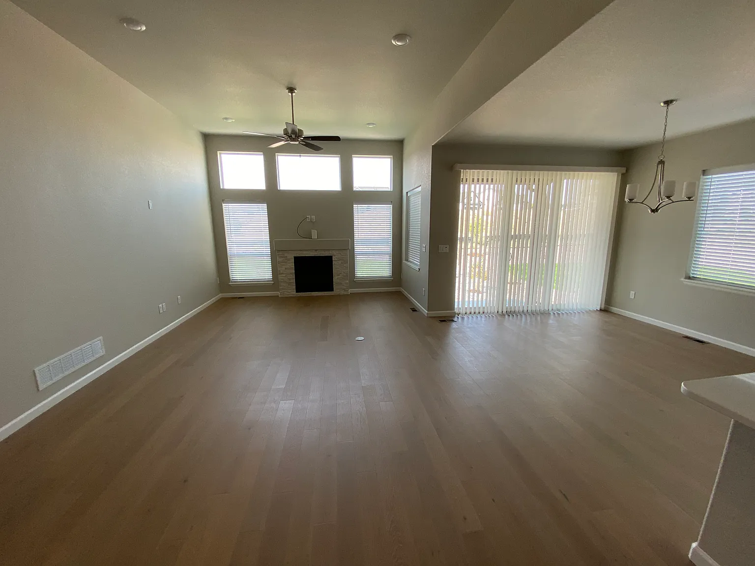 4 bed, 3623 sqft, $3,500 — Photo 3