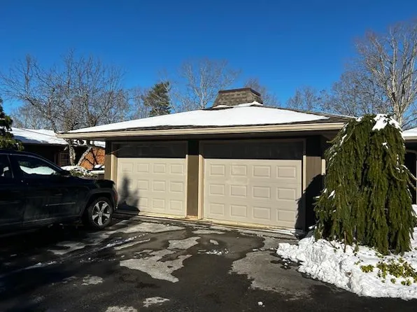 245 Club Cir, Daniels, WV 25832