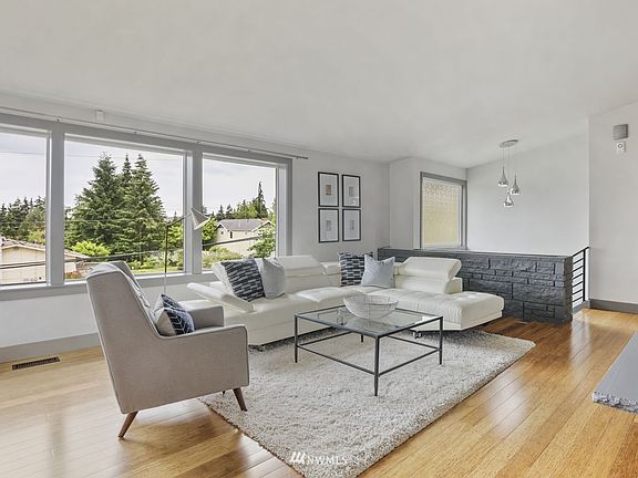 Enjoy the territorial views and abundant light