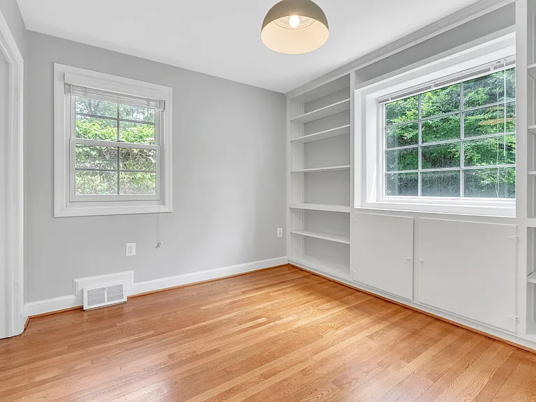 4306 Alton Pl NW — Photo 9