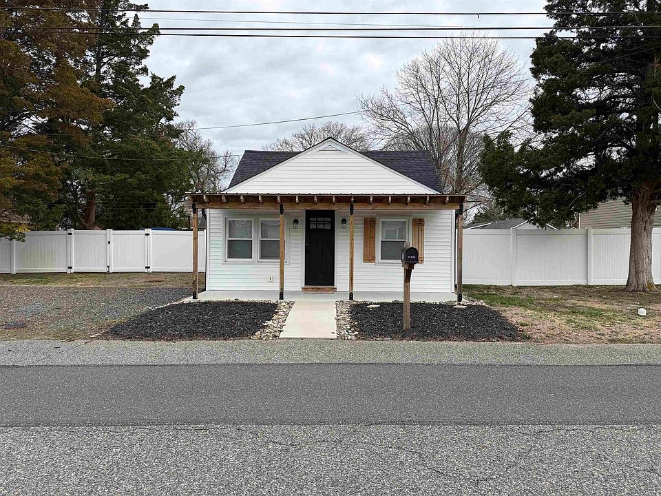 1st image of 25 Matthews Ave