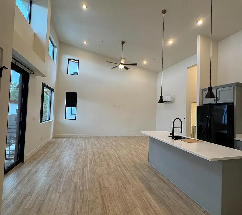 1221 E Emma Dr #212