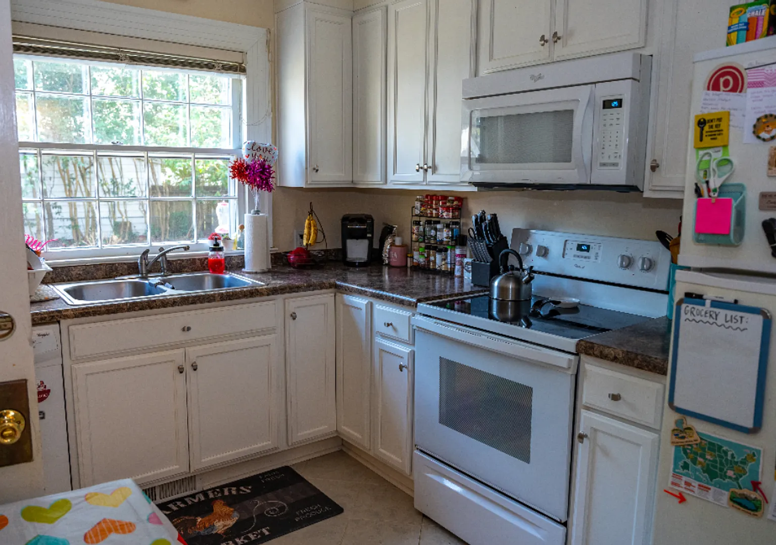 3 bed, 2.0 bath, 1158 sqft — Photo 3