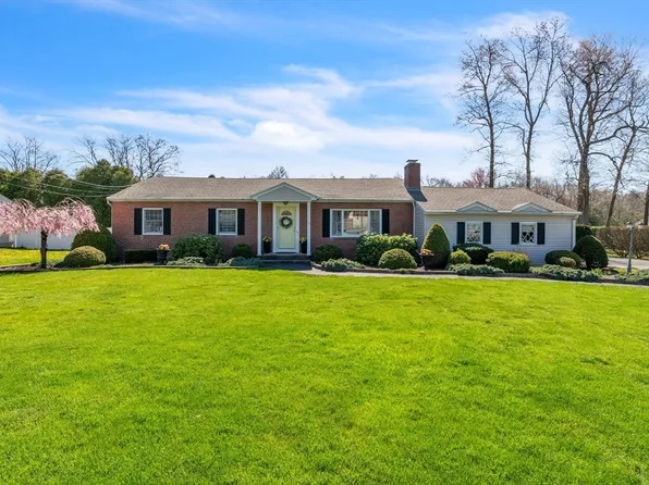 89 Westwood Dr, Westfield, MA 01085