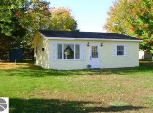 8937 Valley Rd NW, Rapid City, MI 49676