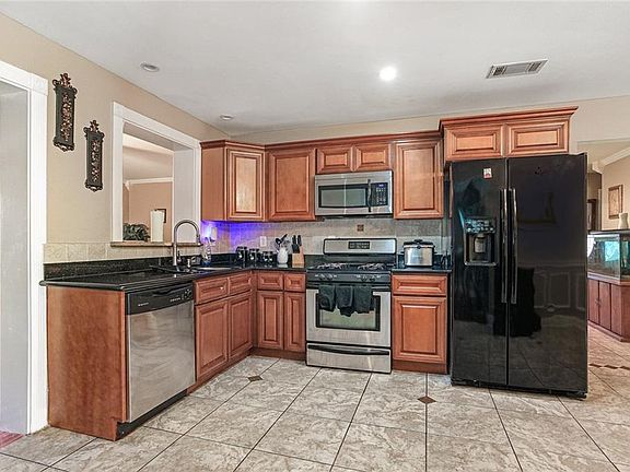 5th image of 4650 Lurline St