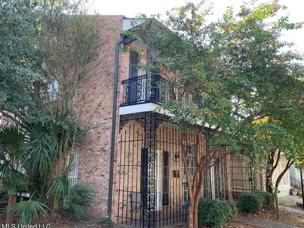 126 Rue Magnolia St, Biloxi, MS 39530