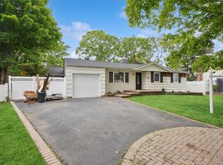 53 Longworth Ave, Dix Hills, NY 11746