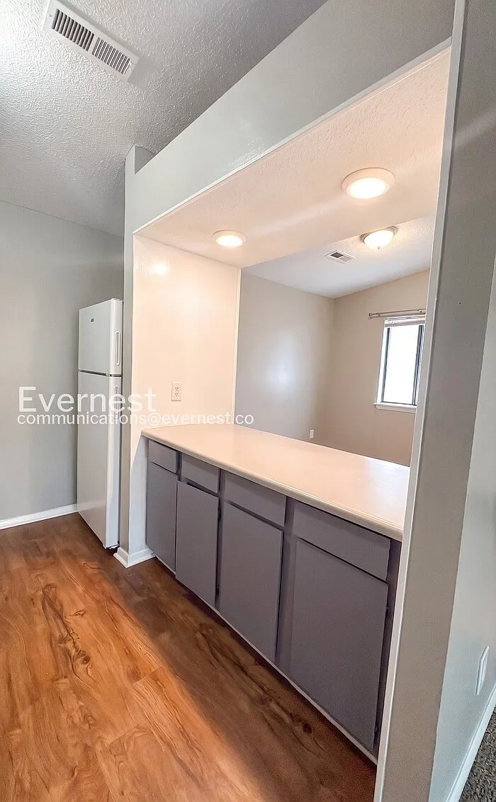 2 bed, 1.0 bath, 814 sqft, $875 — Photo 4