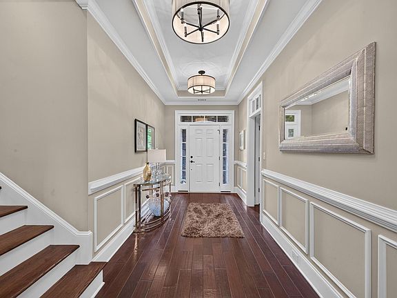 4th image of 161 Quiet Oak Ct