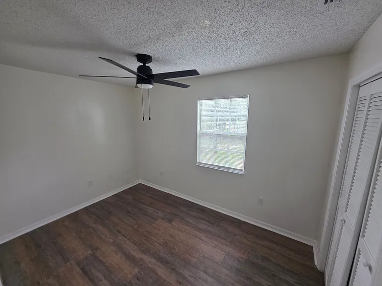 619 Knowles Rd — Photo 11