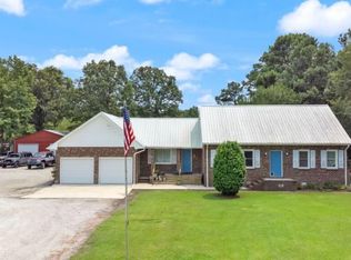 937 Five Mile Rd, Richlands, NC 28574