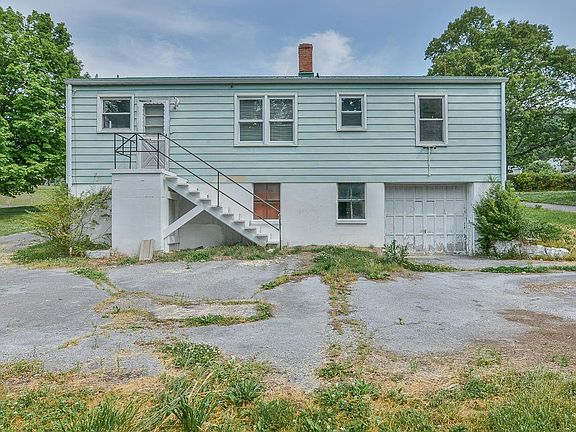 4th image of 258 Walker St