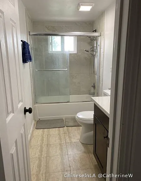 Spacious bathroom with shower/tub.