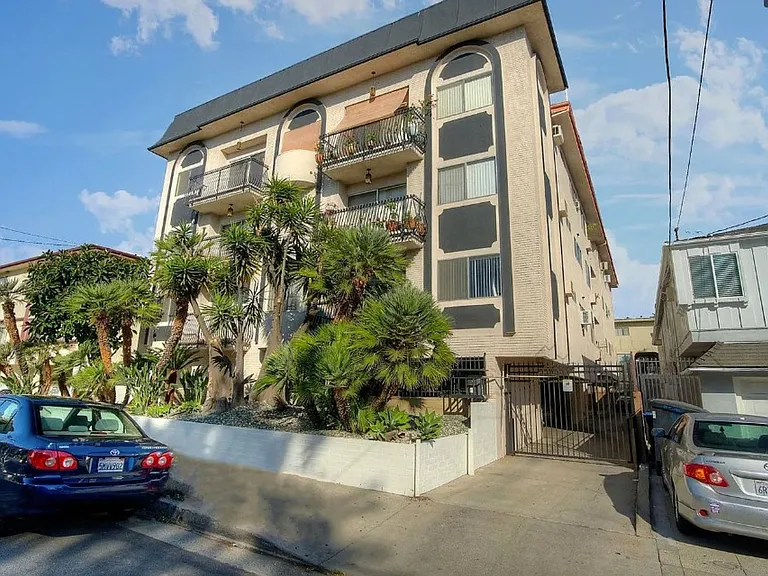 1332 N Vista St — Photo 9