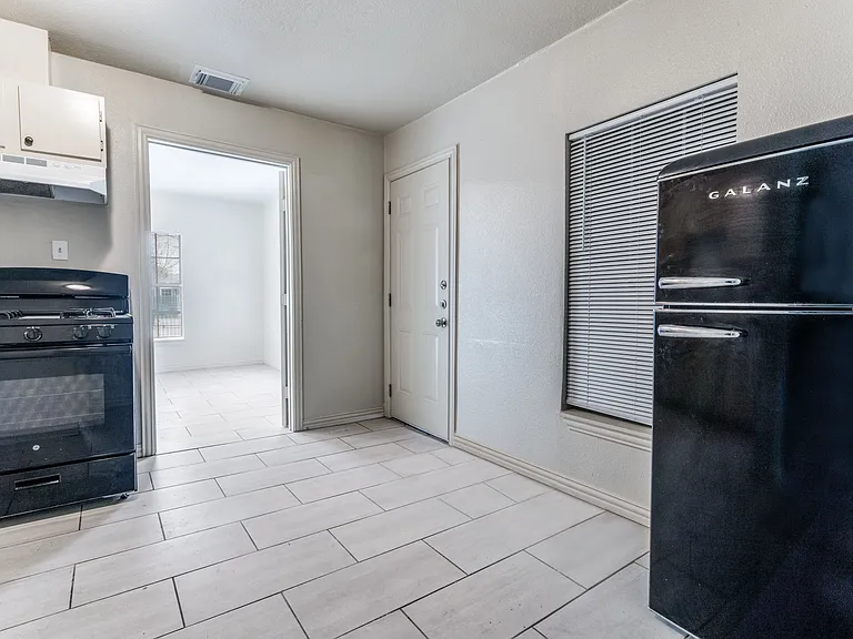 7909 Wanebe Dr #7911 — Photo 9