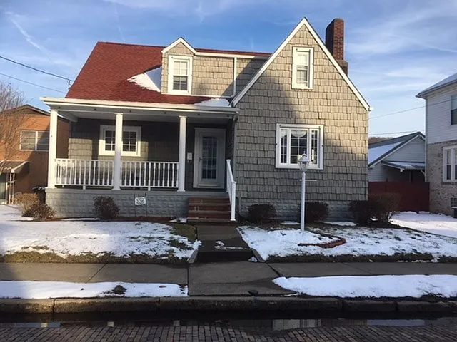 2016 Main St photo 1