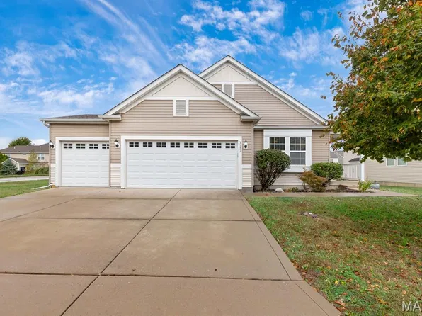 3121 Grace Hill Dr, Lake Saint Louis, MO 63367