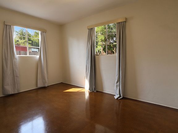 5th image of 2632 N Wilson Ave