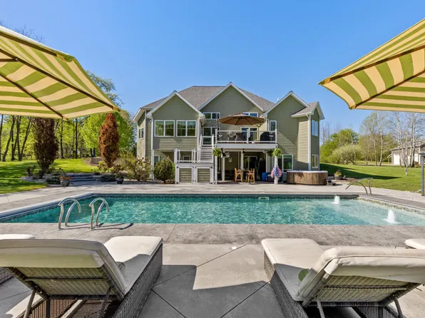 9510 Sparta Ave NW, Sparta, MI 49345