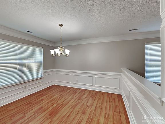 5th image of 8640 Silver Falls Way