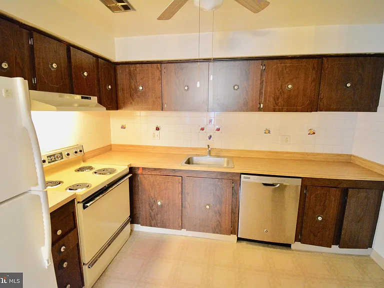 4000 Gypsy Ln #214 — Photo 9