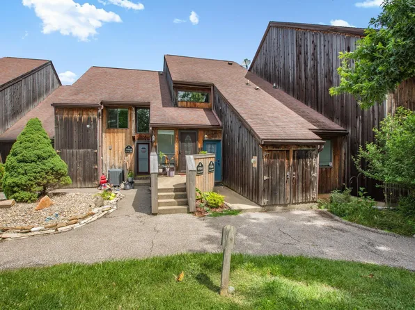 9584 S Pointe Lasalles Dr, Bloomington, IN 47401