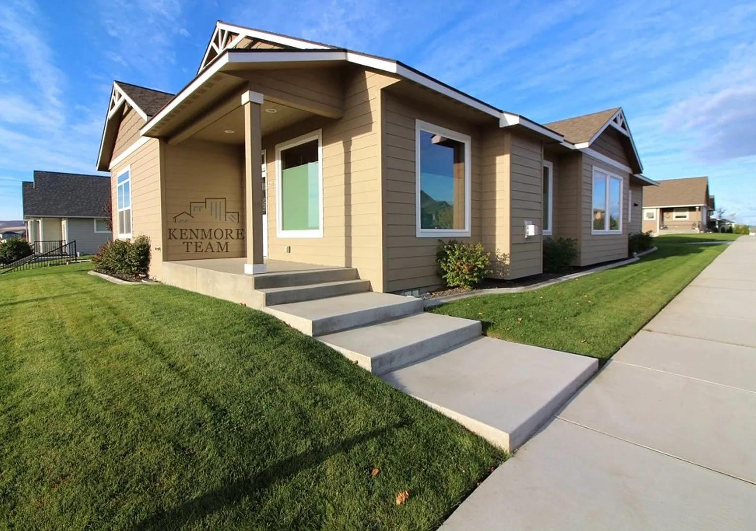 3 Bed, 2 Bath Home in Richland — Photo 3