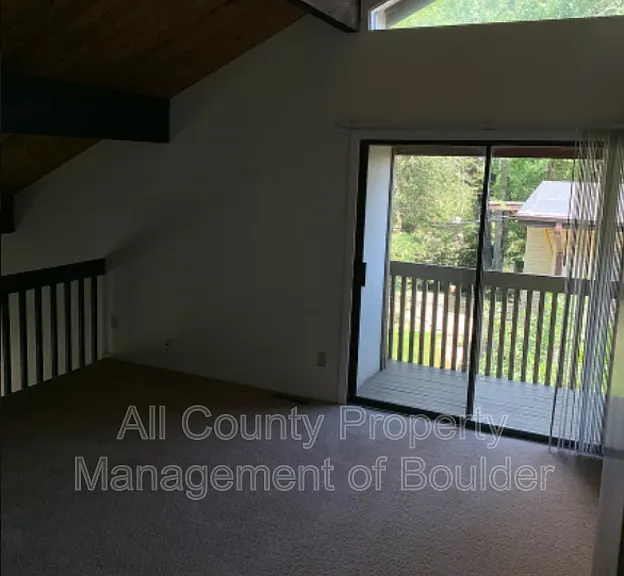 3257 Stanford Ave — Photo 9