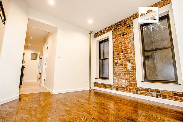 Rented by Jonis Realty | media 10