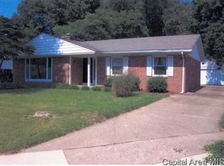 36 Sutton Pl, Springfield, IL 62703