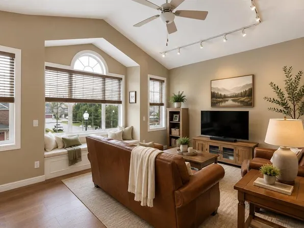 30 S Discovery Ridge Gdns SW, Calgary, AB T3H 5L6