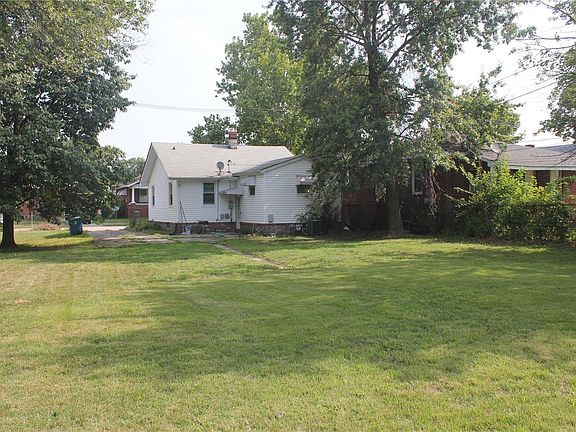 3rd image of 52 W Beach Ave