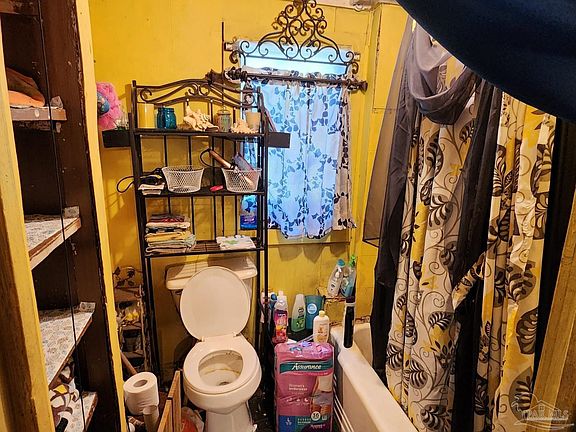 5th image of 1104 N Green St