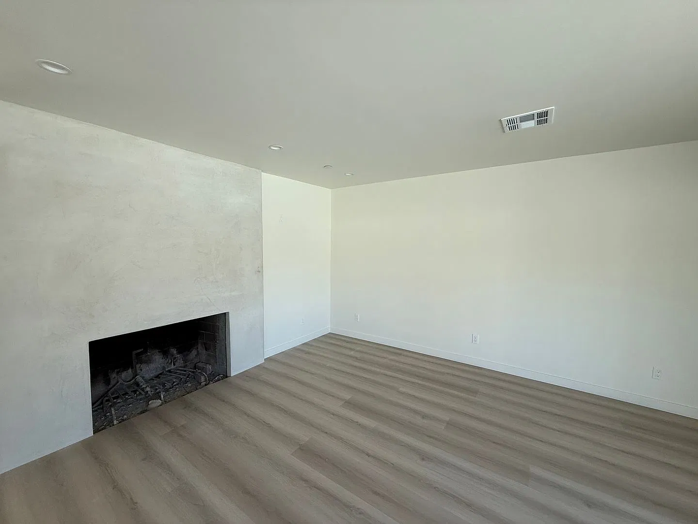 San Fernando Properties — Photo 2
