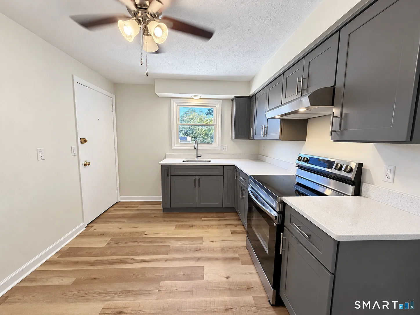 2 bed, 1.0 bath, 750 sqft, $1,895 — Photo 2