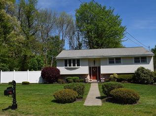 4 Ellyn Ln, Troy, NY 12182